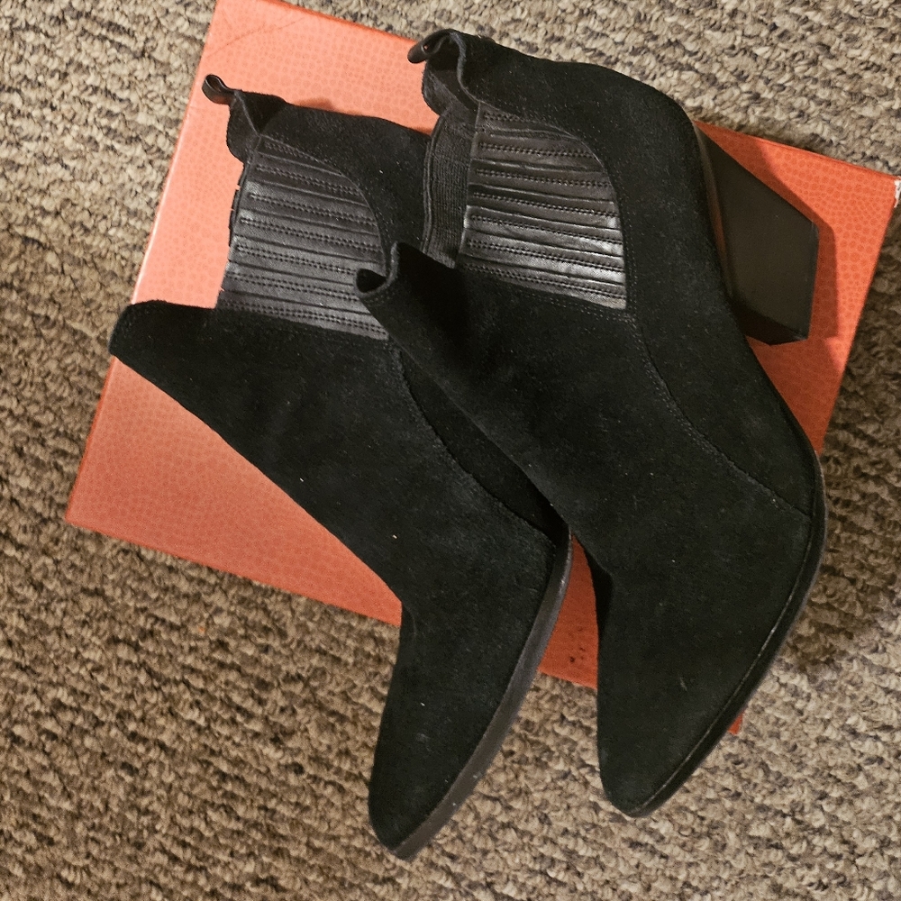 Women black suede boots sz 8.5